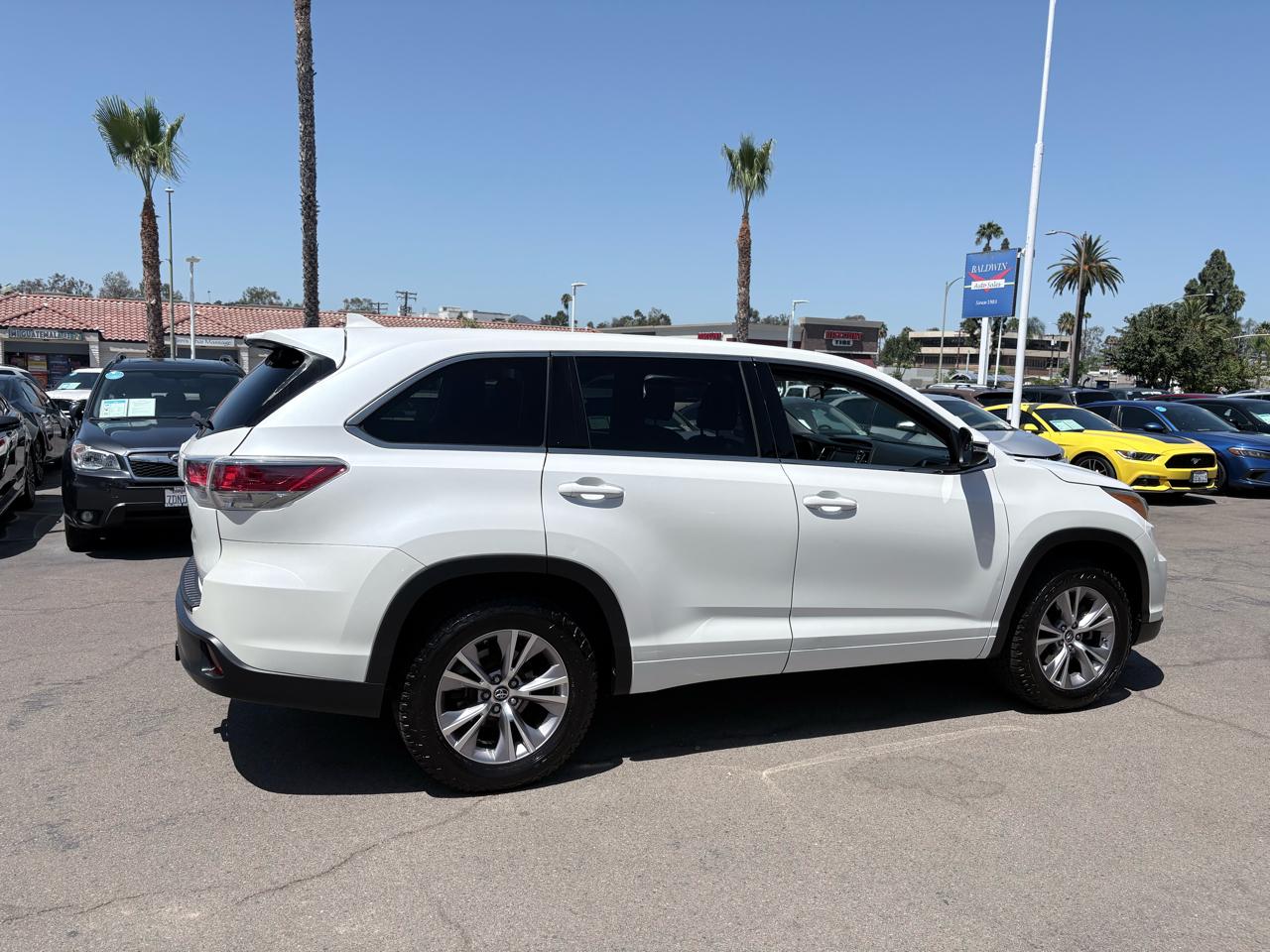 Toyota Highlander FWD 4dr V6 LE Plus (Natl) 2016