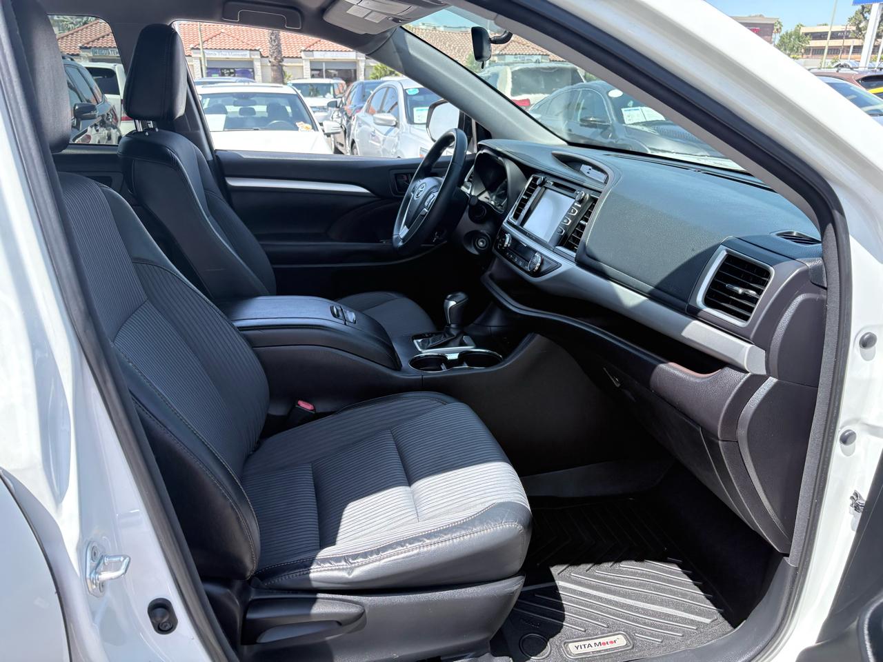 Toyota Highlander FWD 4dr V6 LE Plus (Natl) 2016