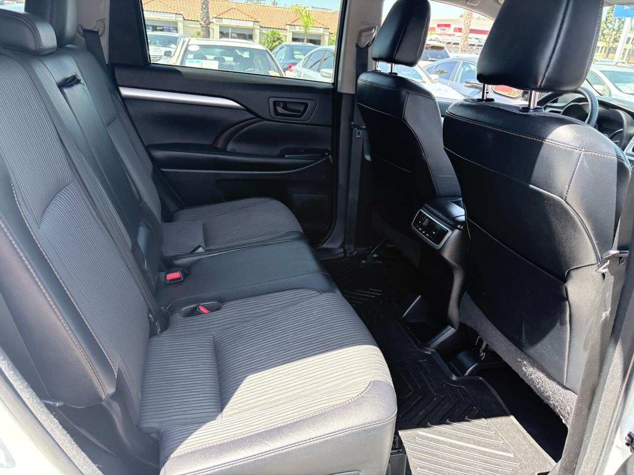 Toyota Highlander FWD 4dr V6 LE Plus (Natl) 2016