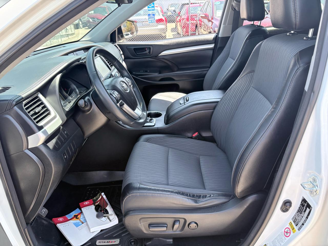 Toyota Highlander FWD 4dr V6 LE Plus (Natl) 2016