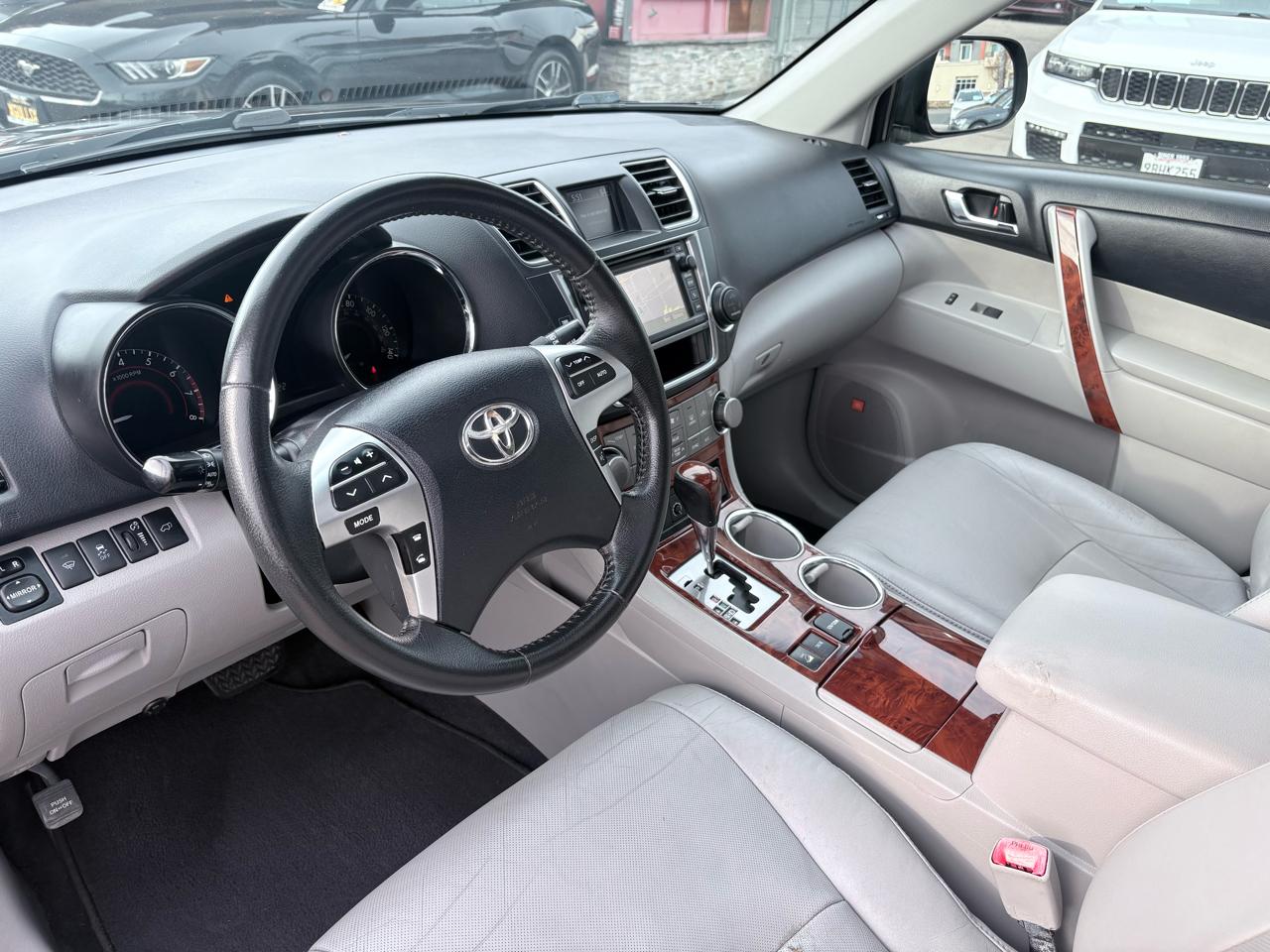 Toyota Highlander 4WD 4dr V6 Limited (Natl) 2013