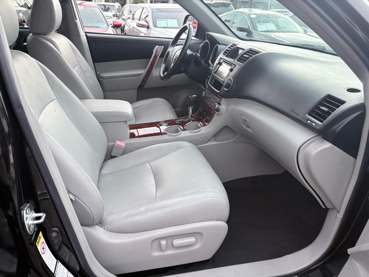 Toyota Highlander 4WD 4dr V6 Limited (Natl) 2013