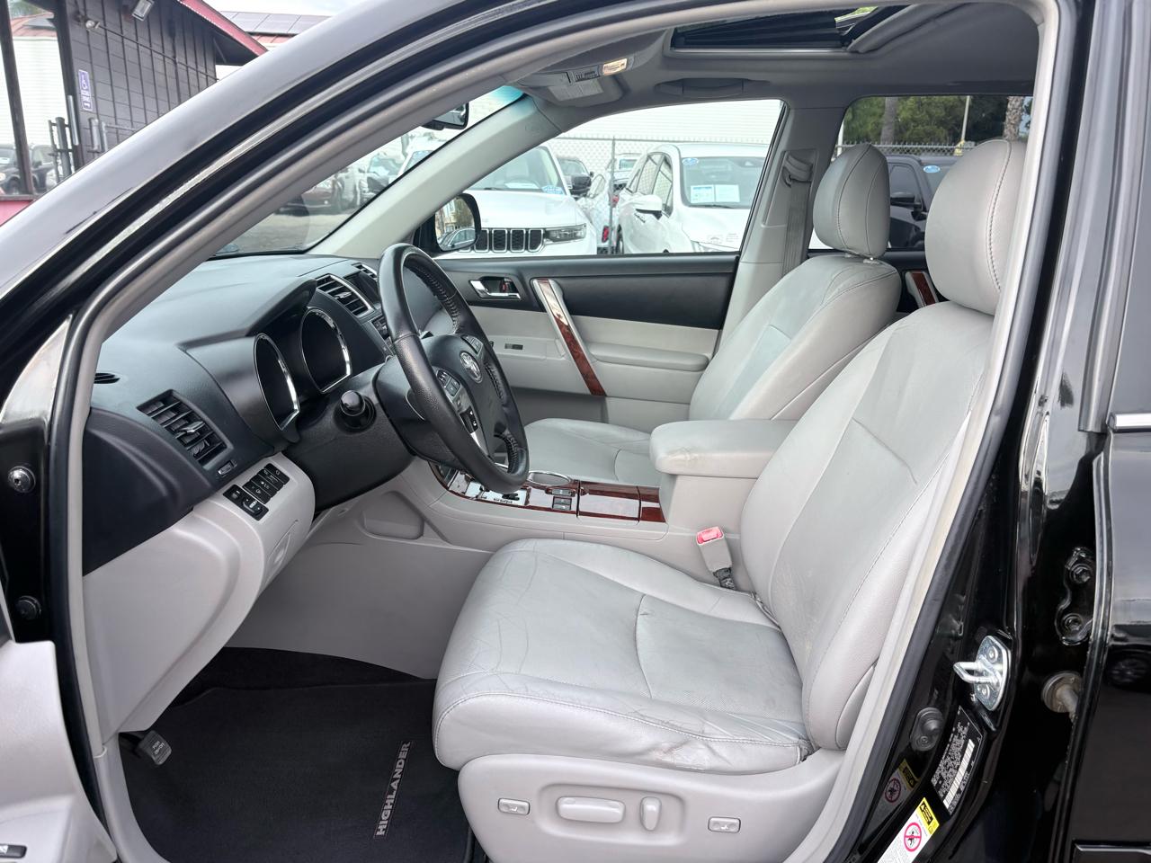 Toyota Highlander 4WD 4dr V6 Limited (Natl) 2013
