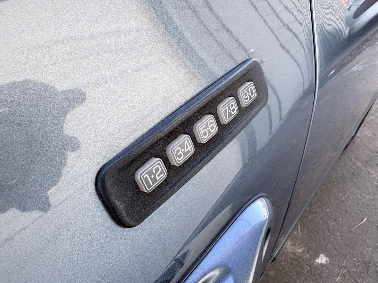 Lincoln LS 4dr Sdn V8 Auto w/Sport Pkg 2005