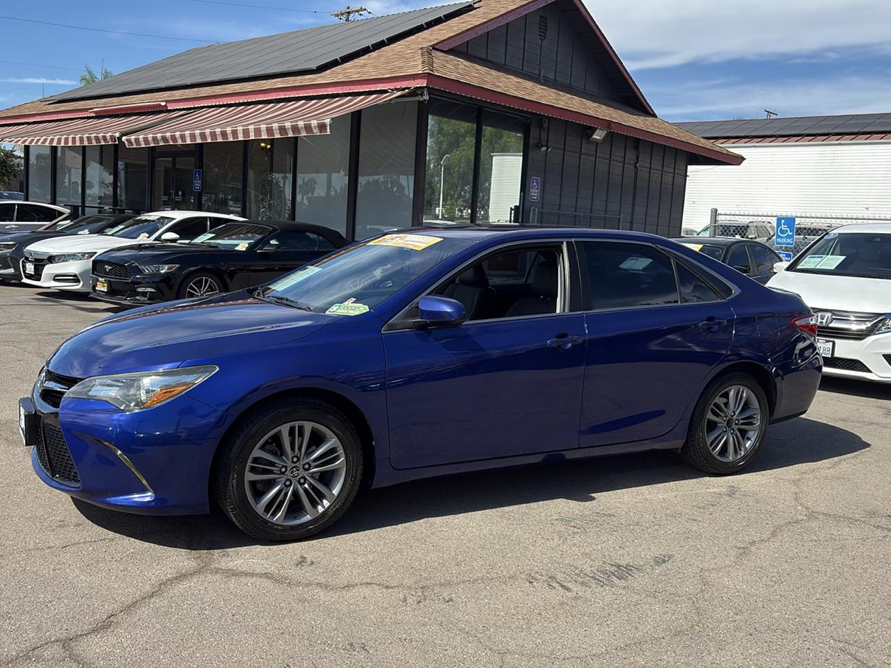 Toyota Camry 4dr Sdn I4 Auto SE w/Special Edition Pkg (Natl) 2016