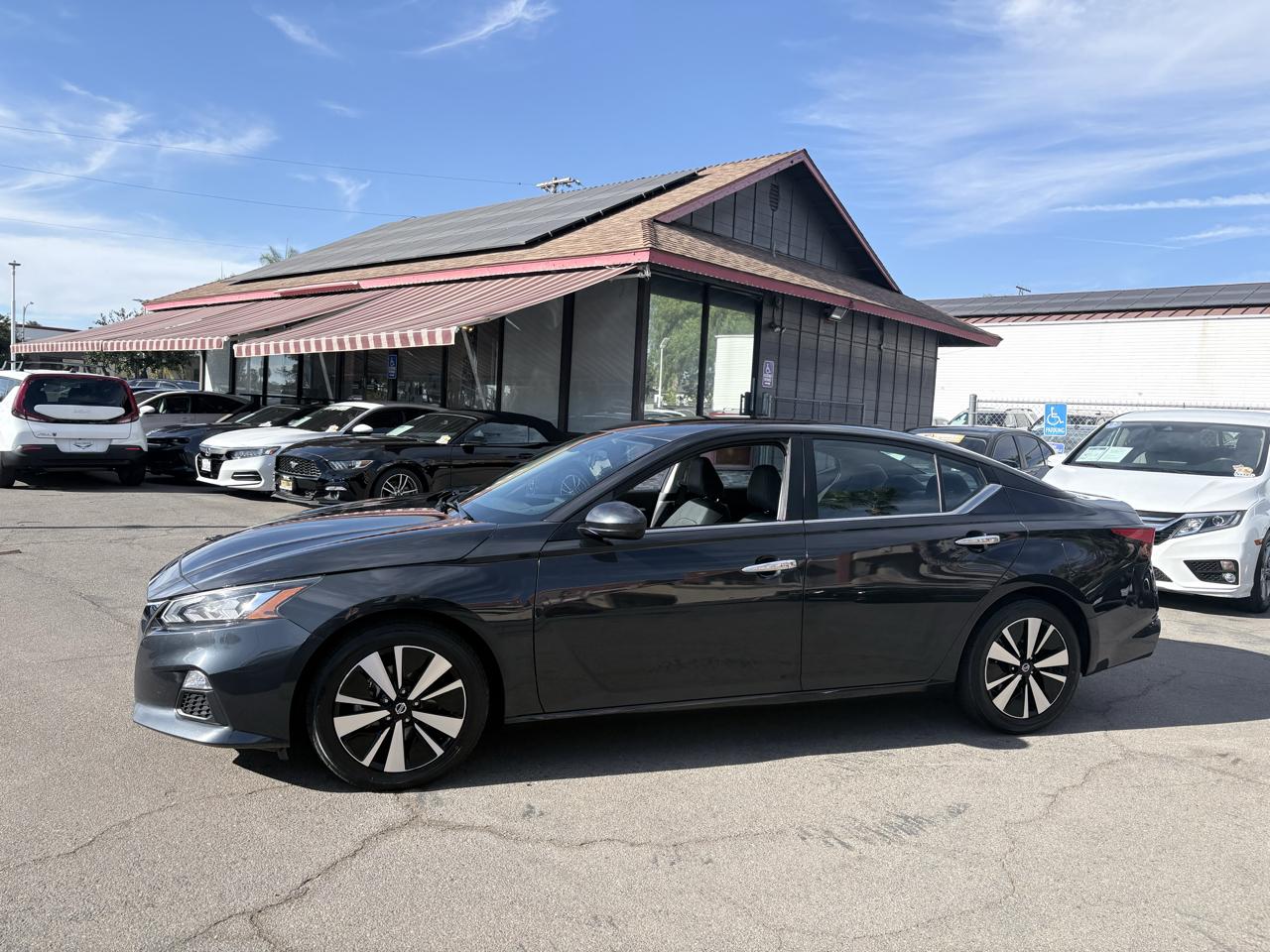 Nissan Altima 2.5 SV Sedan 2022