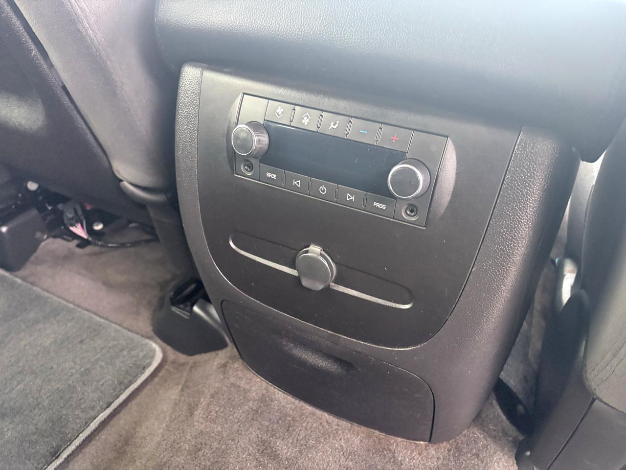 GMC Yukon 4WD 4dr 1500 SLE w/3SB 2008