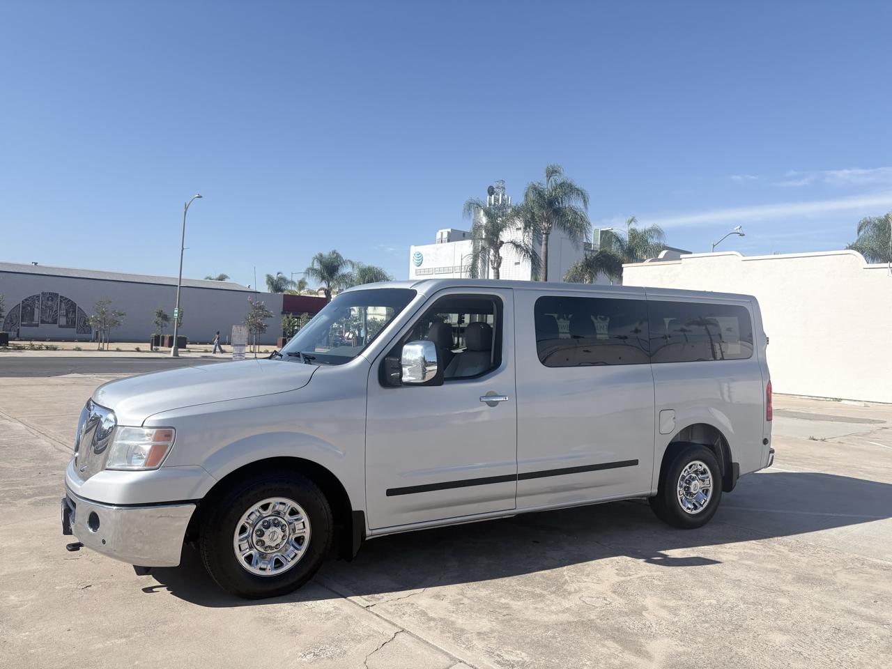Nissan NVP 3500 V8 SL 2015