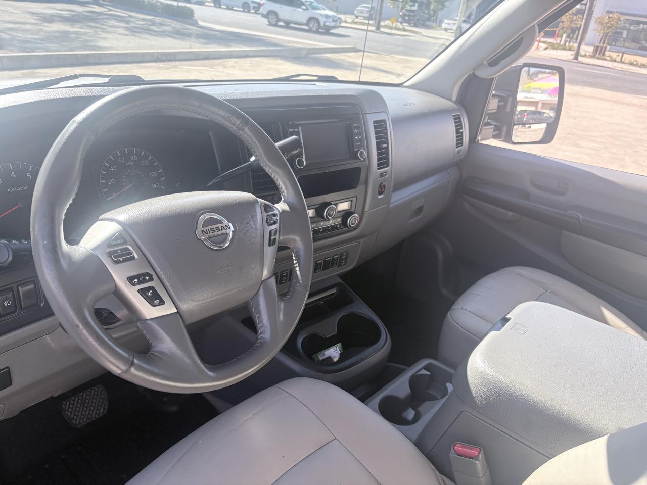 Nissan NVP 3500 V8 SL 2015