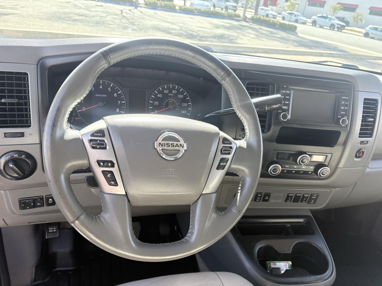 Nissan NVP 3500 V8 SL 2015