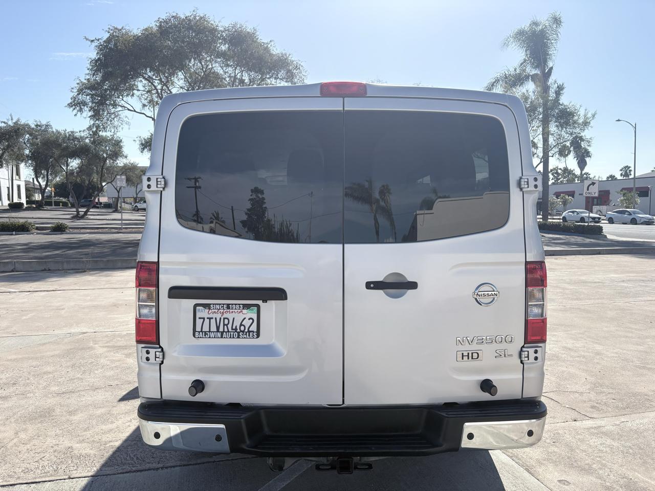 Nissan NVP 3500 V8 SL 2015
