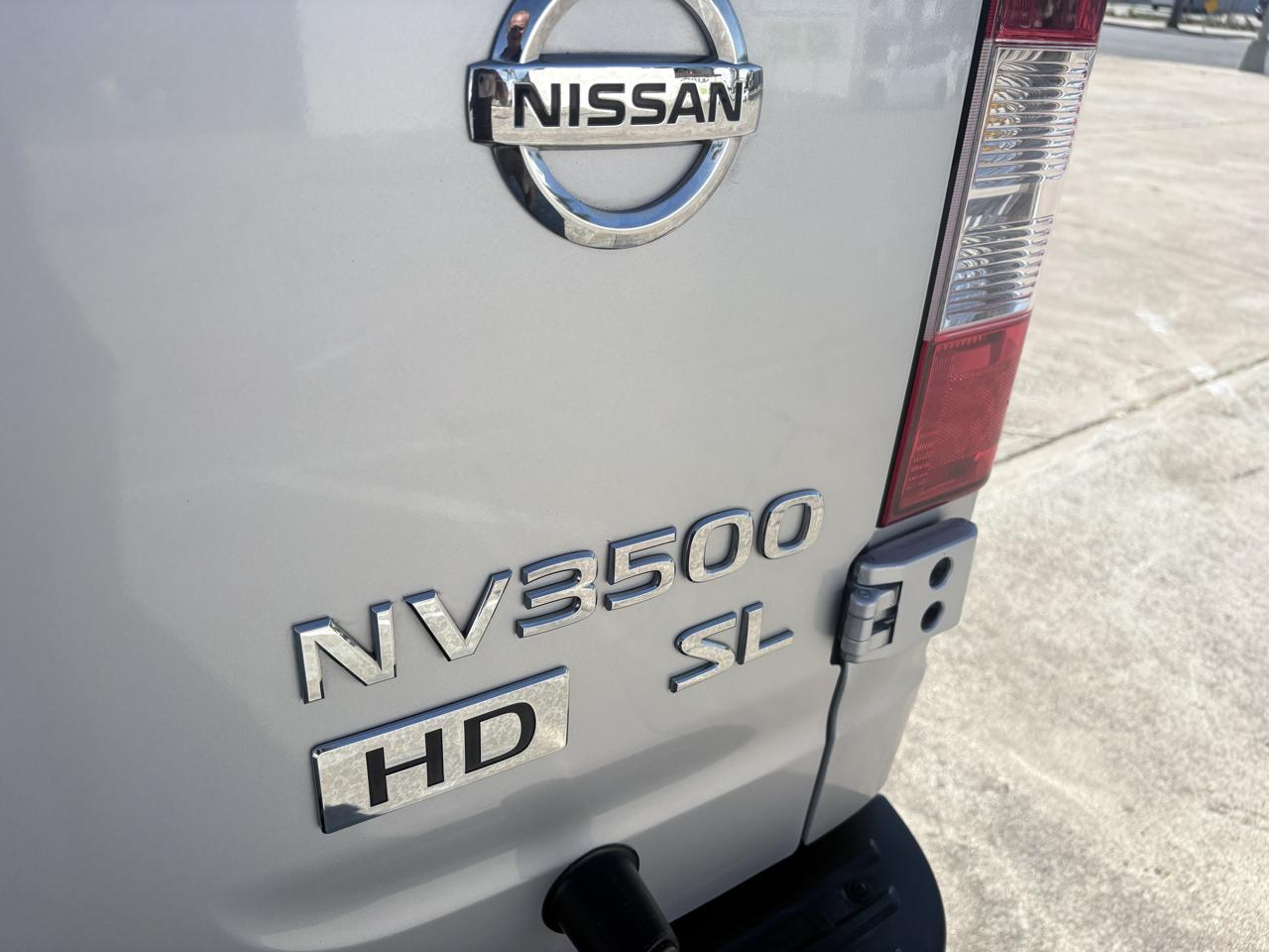 Nissan NVP 3500 V8 SL 2015
