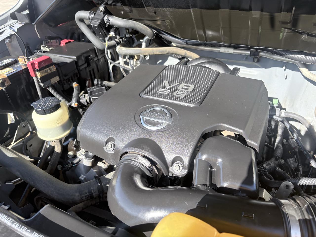 Nissan NVP 3500 V8 SL 2015