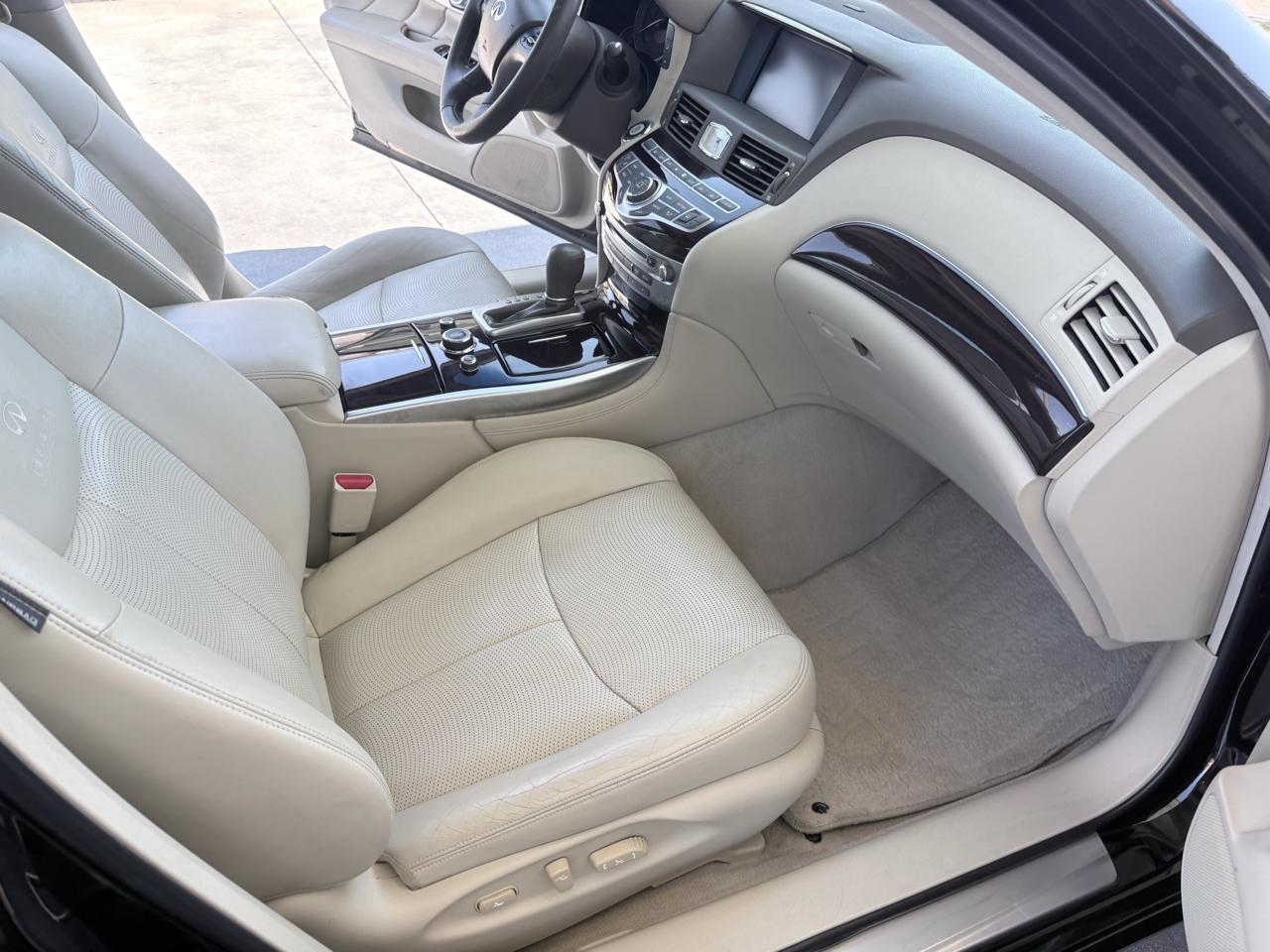 Infiniti M37 4dr Sdn RWD 2011