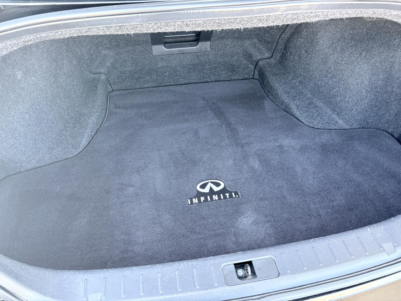 Infiniti M37 4dr Sdn RWD 2011