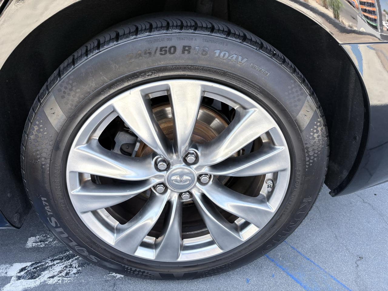 Infiniti M37 4dr Sdn RWD 2011