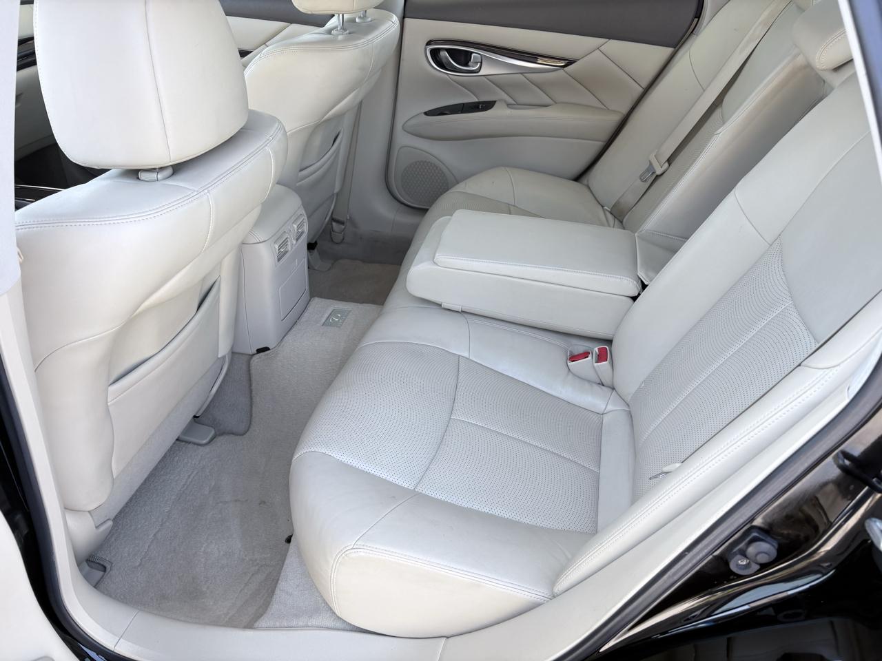 Infiniti M37 4dr Sdn RWD 2011