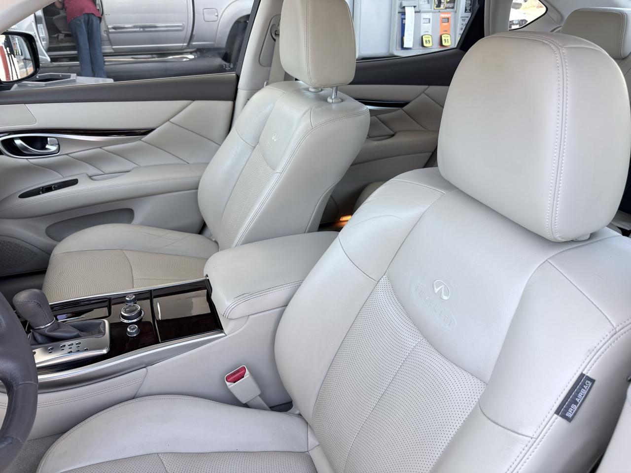 Infiniti M37 4dr Sdn RWD 2011