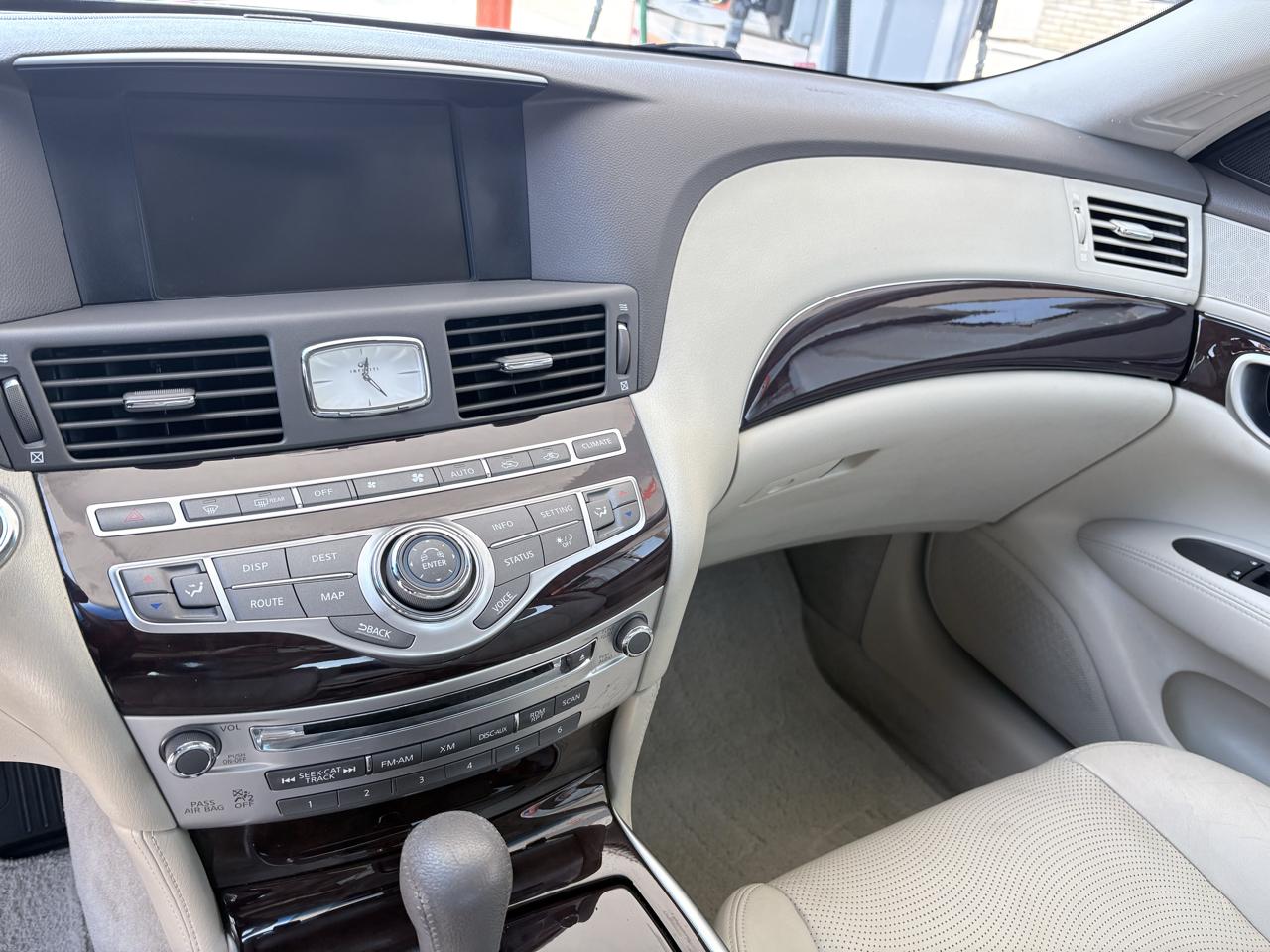 Infiniti M37 4dr Sdn RWD 2011