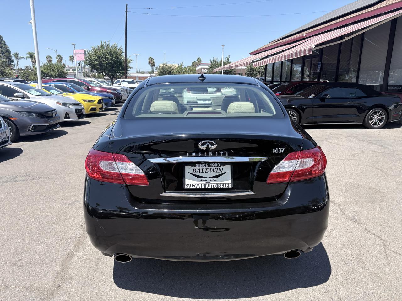 Infiniti M37 4dr Sdn RWD 2011