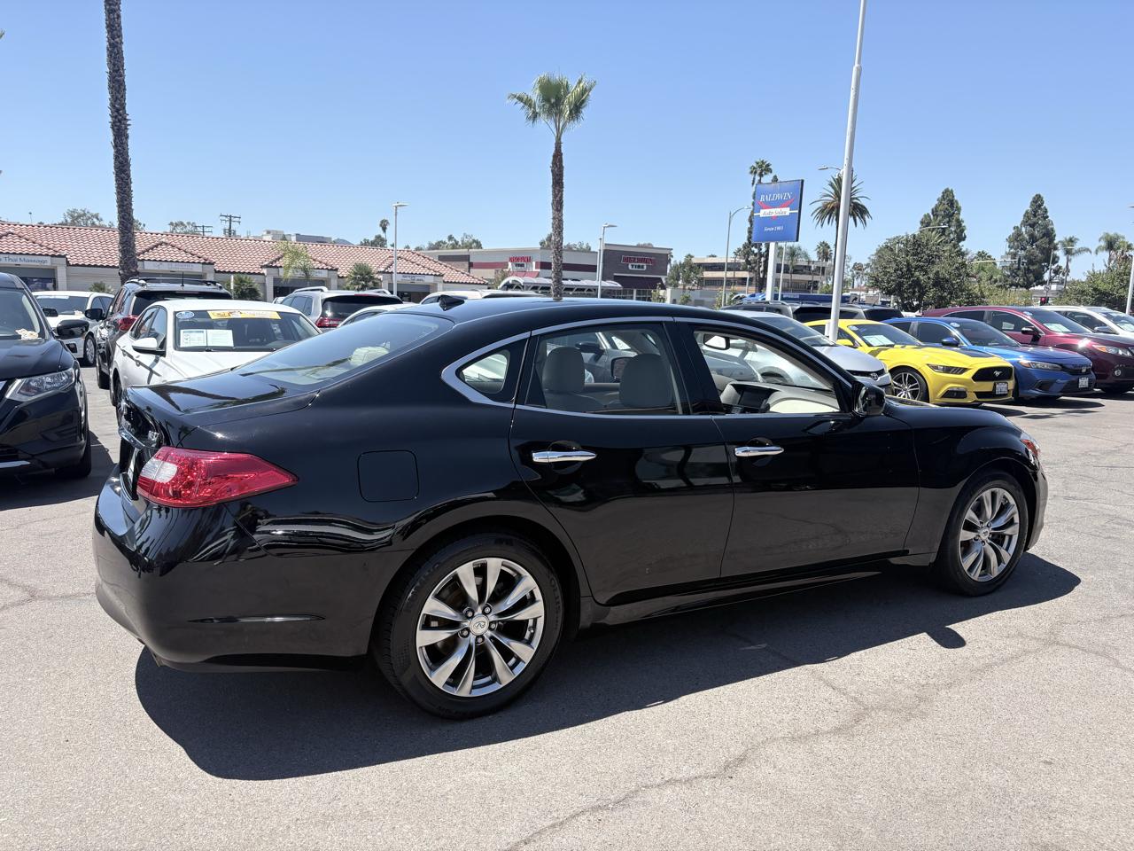 Infiniti M37 4dr Sdn RWD 2011
