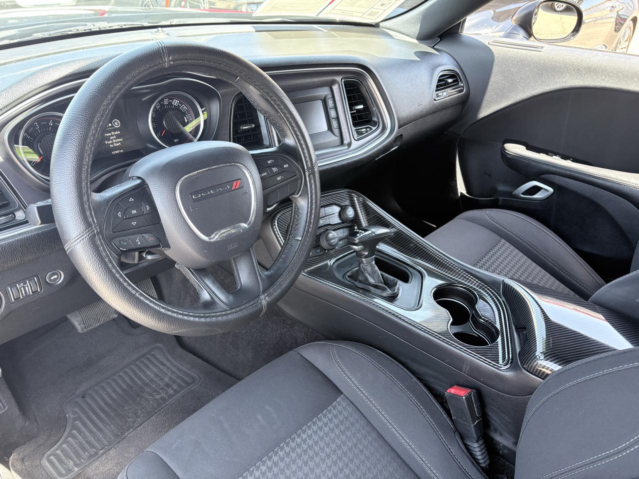Dodge Challenger 2dr Cpe SXT 2016