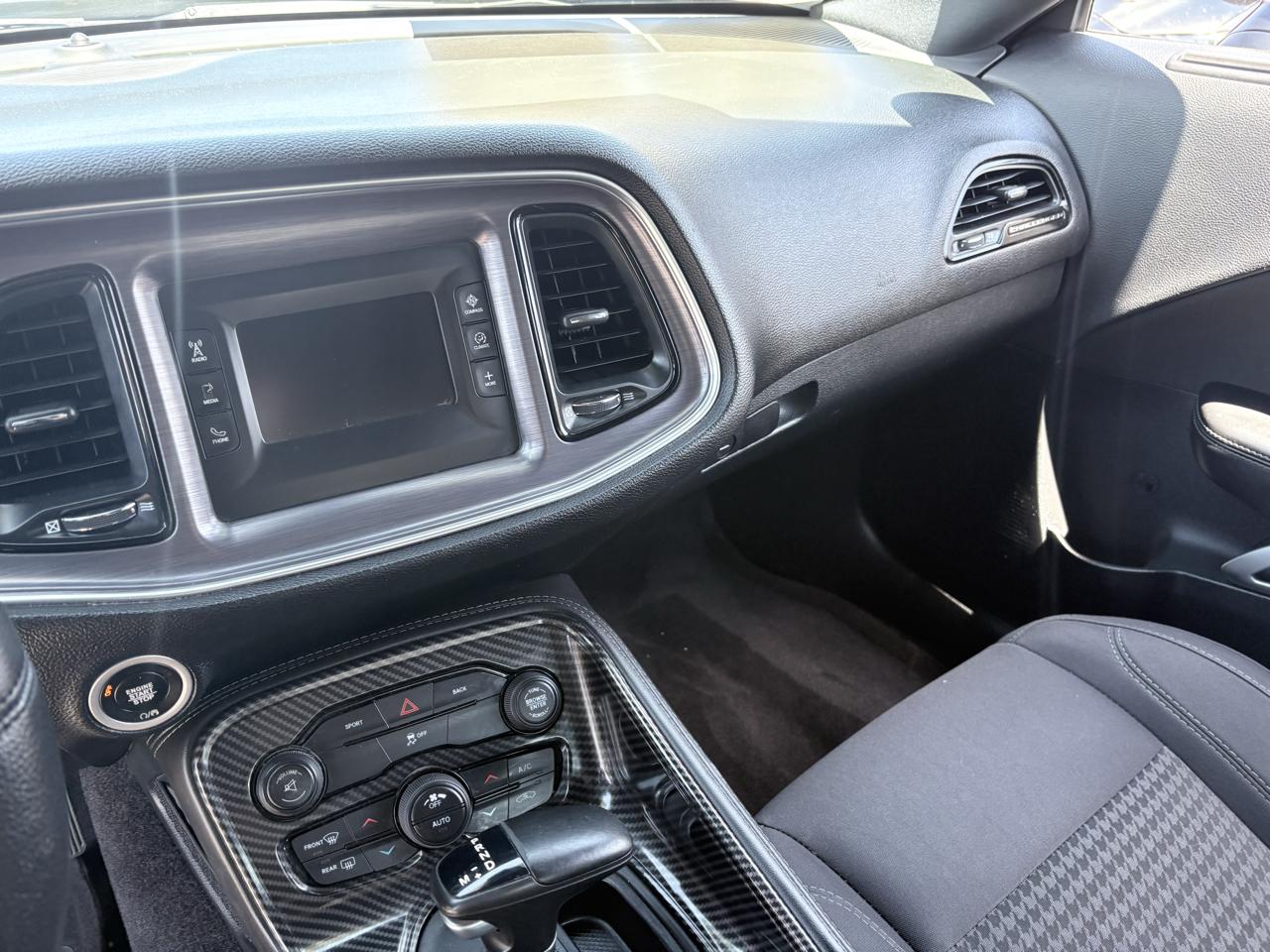 Dodge Challenger 2dr Cpe SXT 2016