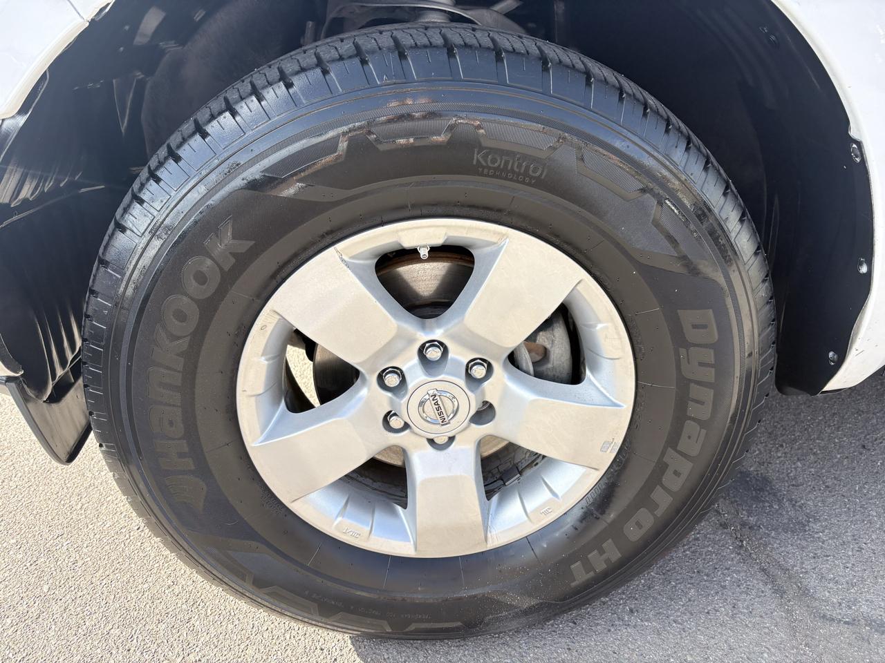 Nissan Frontier 2WD Crew Cab SWB Auto SV 2011