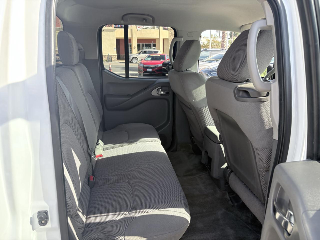 Nissan Frontier 2WD Crew Cab SWB Auto SV 2011