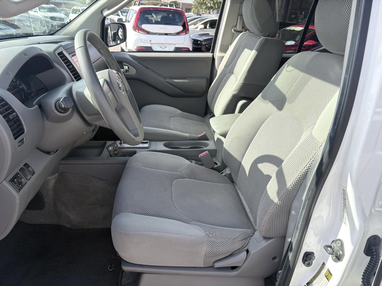 Nissan Frontier 2WD Crew Cab SWB Auto SV 2011