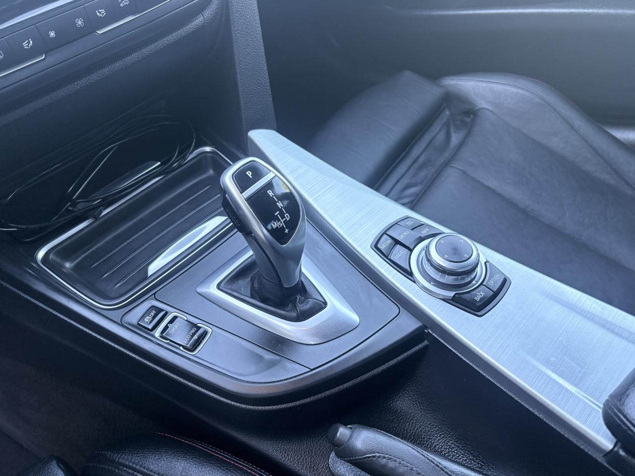 BMW 3 Series 4dr Sdn 328i RWD SULEV 2012