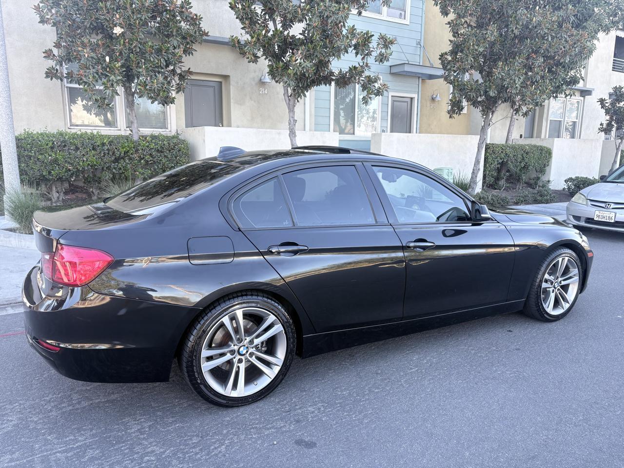 BMW 3 Series 4dr Sdn 328i RWD SULEV 2012