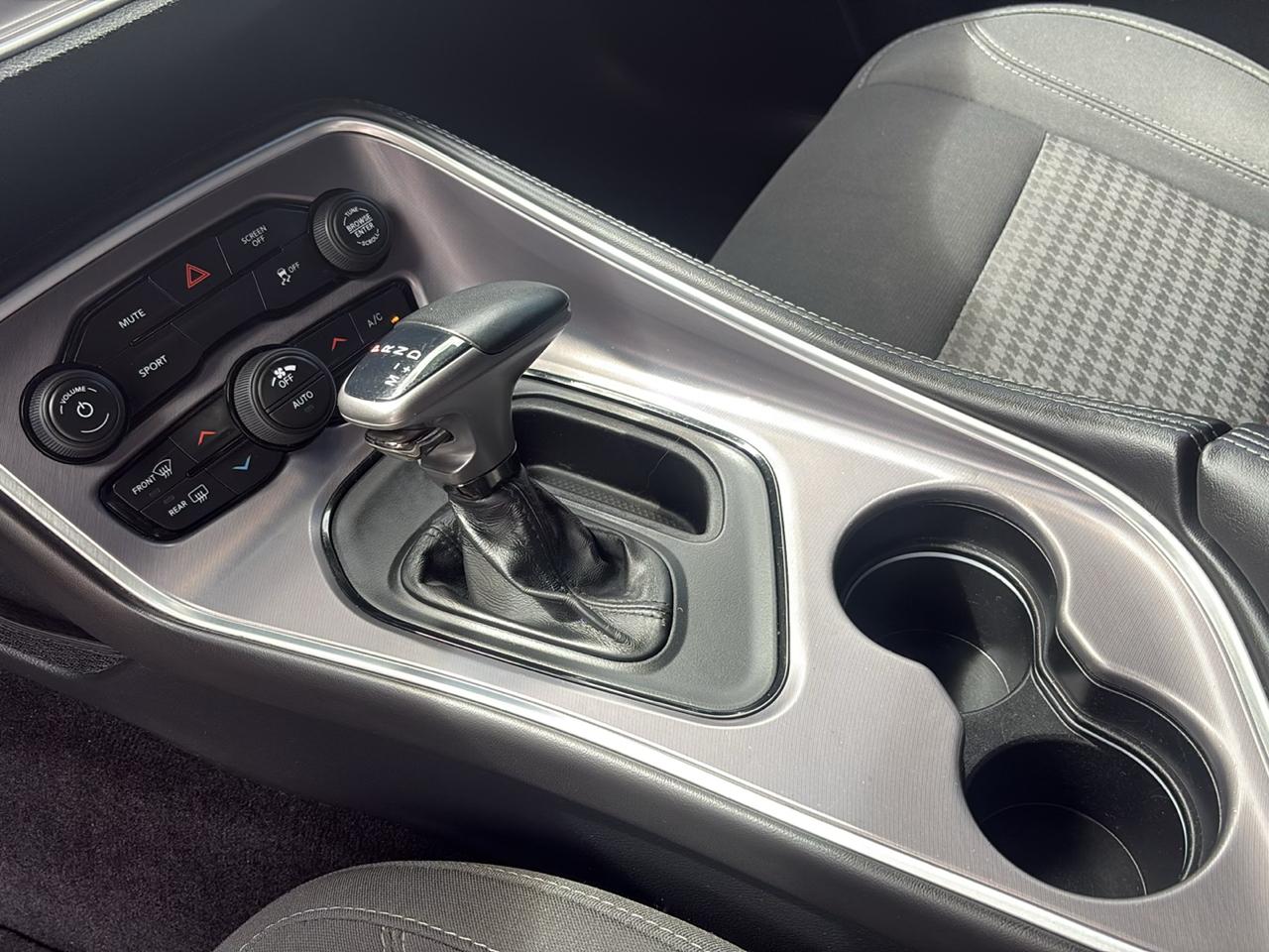 Dodge Challenger SXT RWD 2019