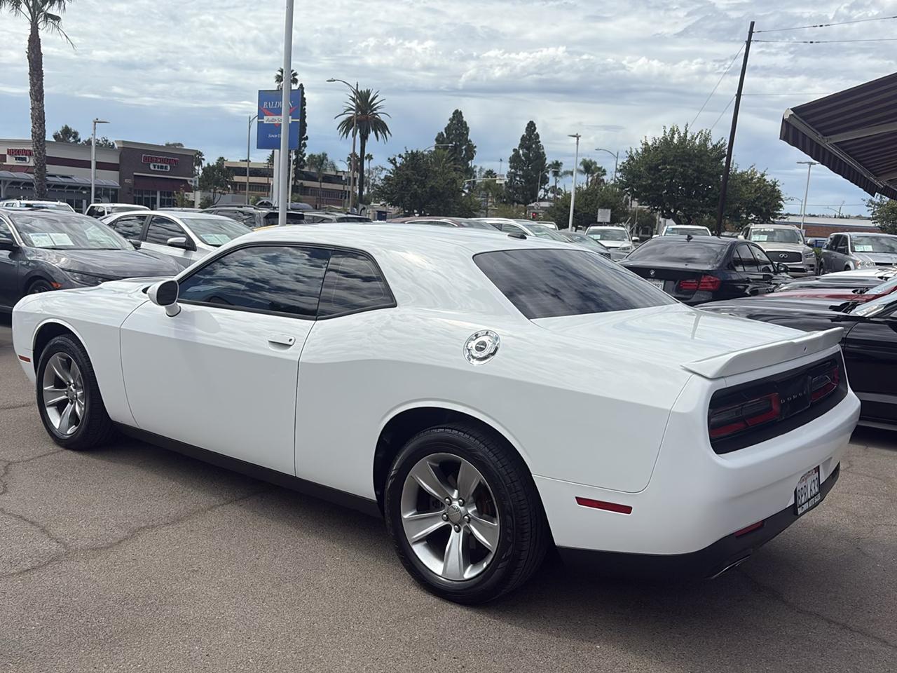 Dodge Challenger SXT RWD 2019