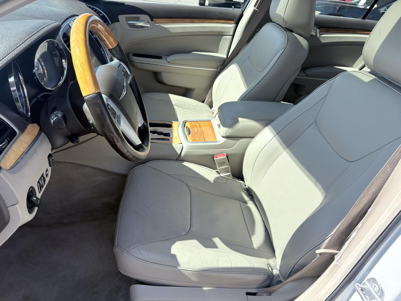 Chrysler 300 4dr Sdn 300C RWD 2014