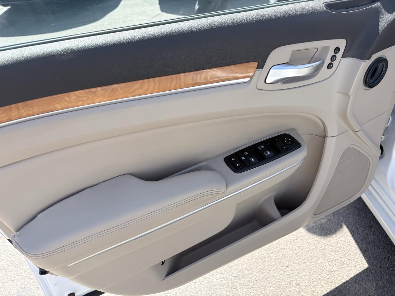 Chrysler 300 4dr Sdn 300C RWD 2014