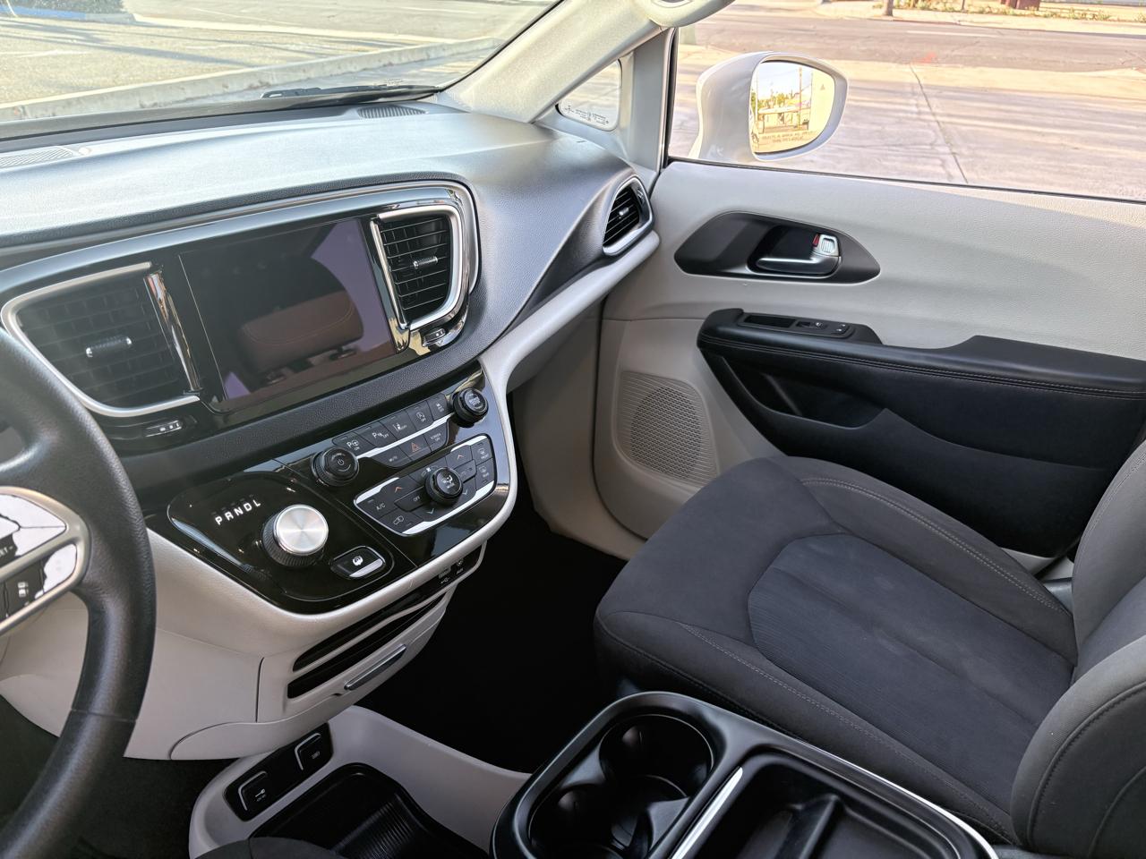 Chrysler Pacifica Touring FWD 2020