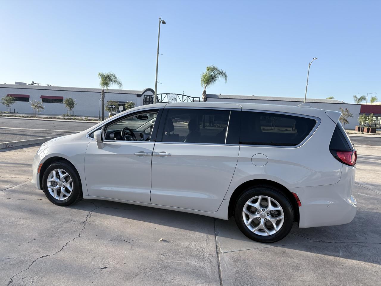 Chrysler Pacifica Touring FWD 2020
