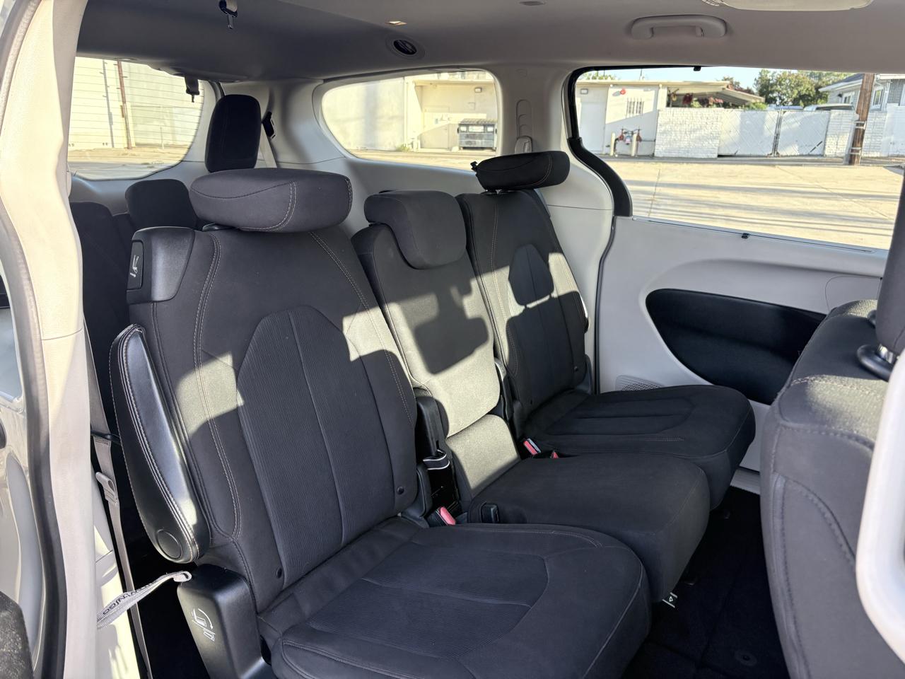 Chrysler Pacifica Touring FWD 2020