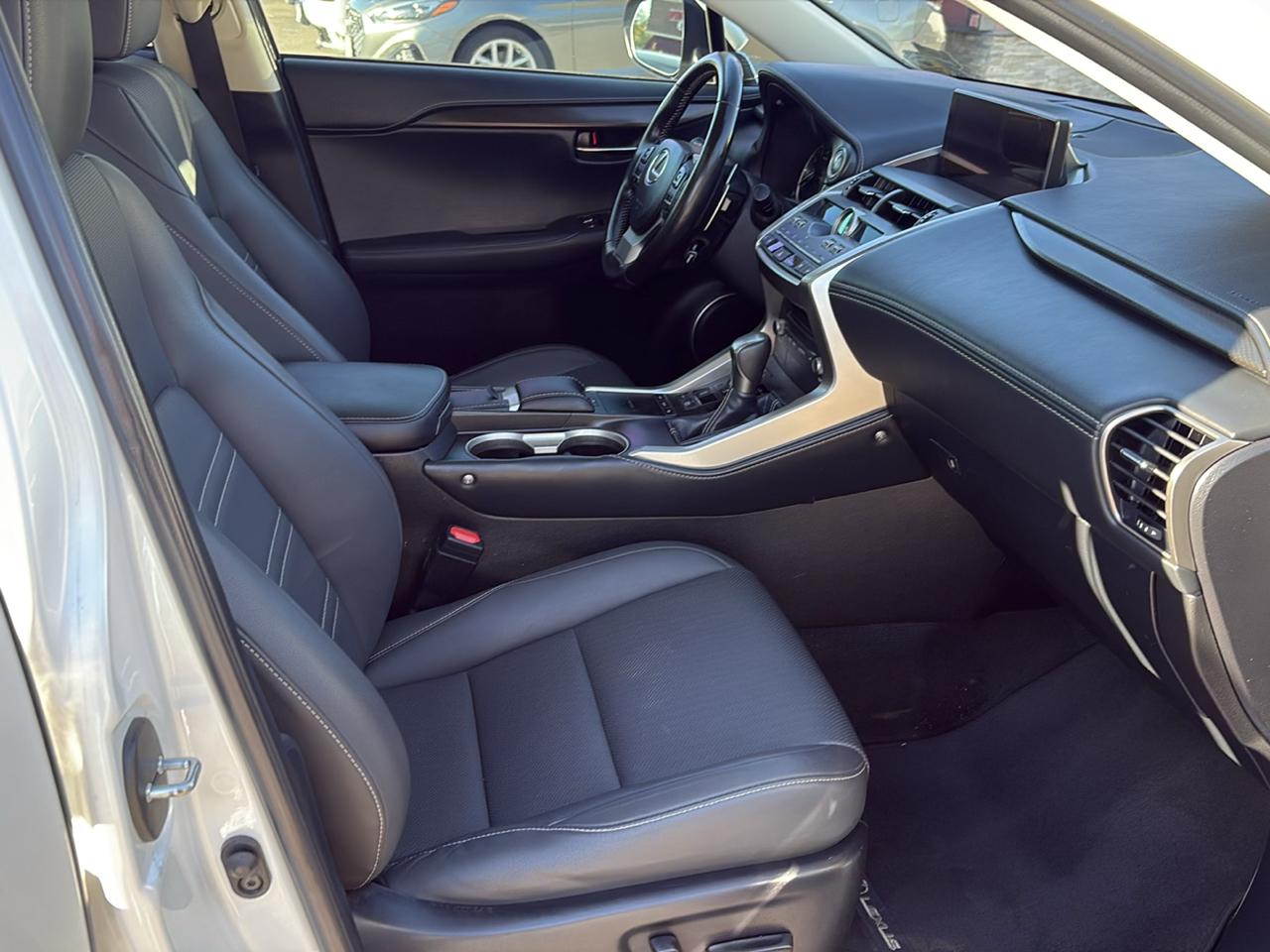 Lexus NX NX 300 FWD 2020