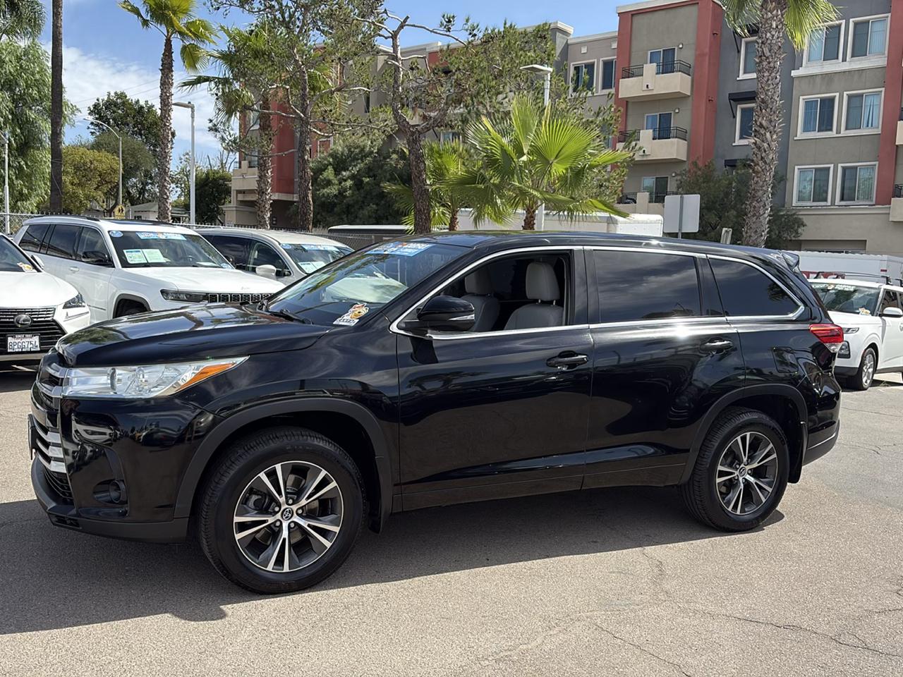 Toyota Highlander LE V6 FWD (Natl) 2017
