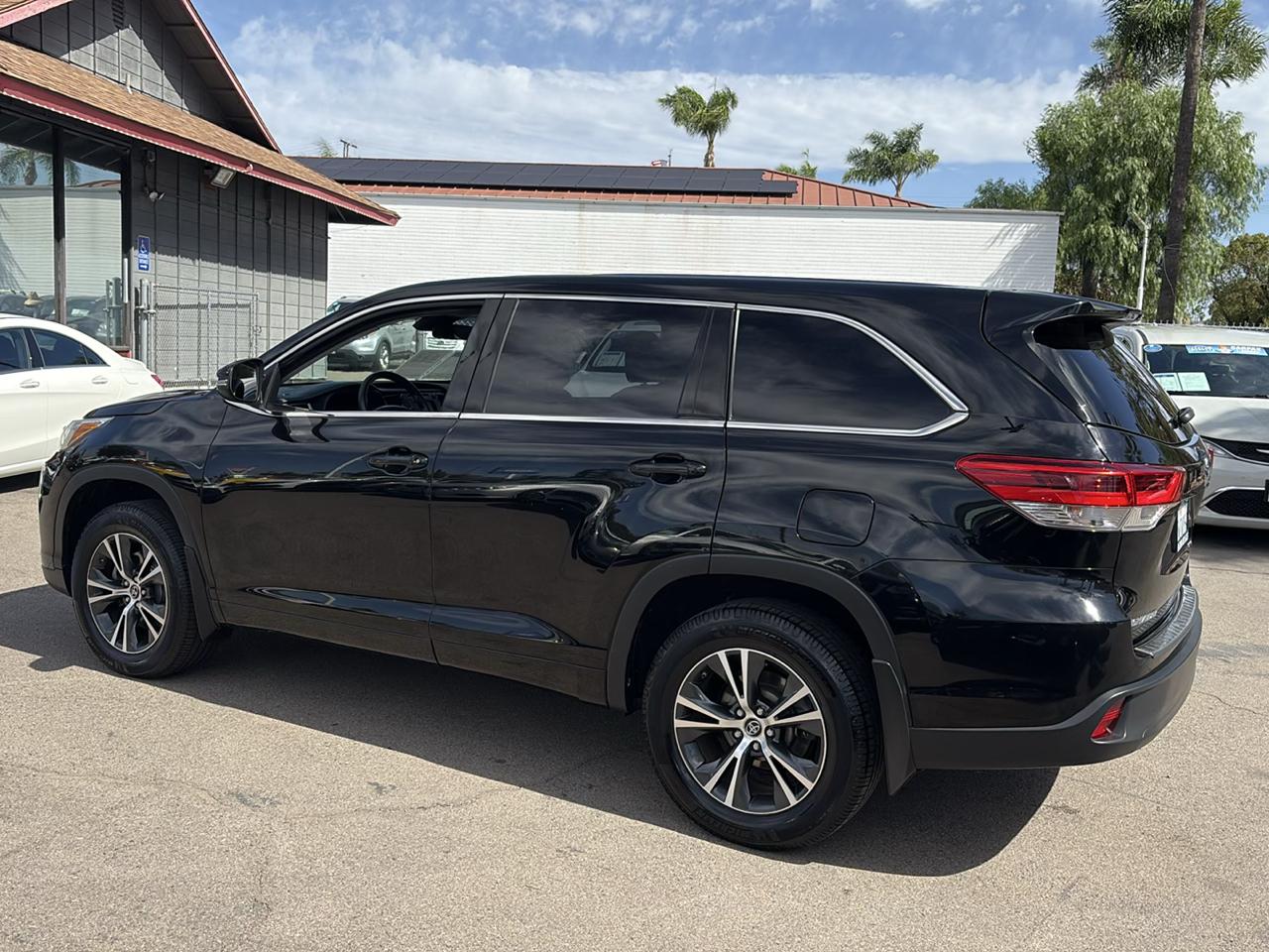 Toyota Highlander LE V6 FWD (Natl) 2017