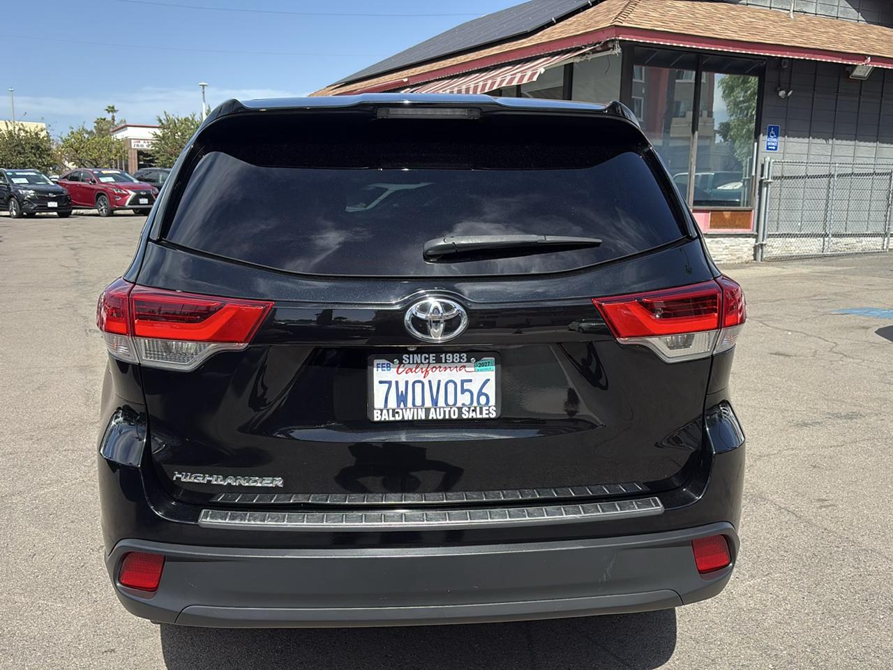 Toyota Highlander LE V6 FWD (Natl) 2017