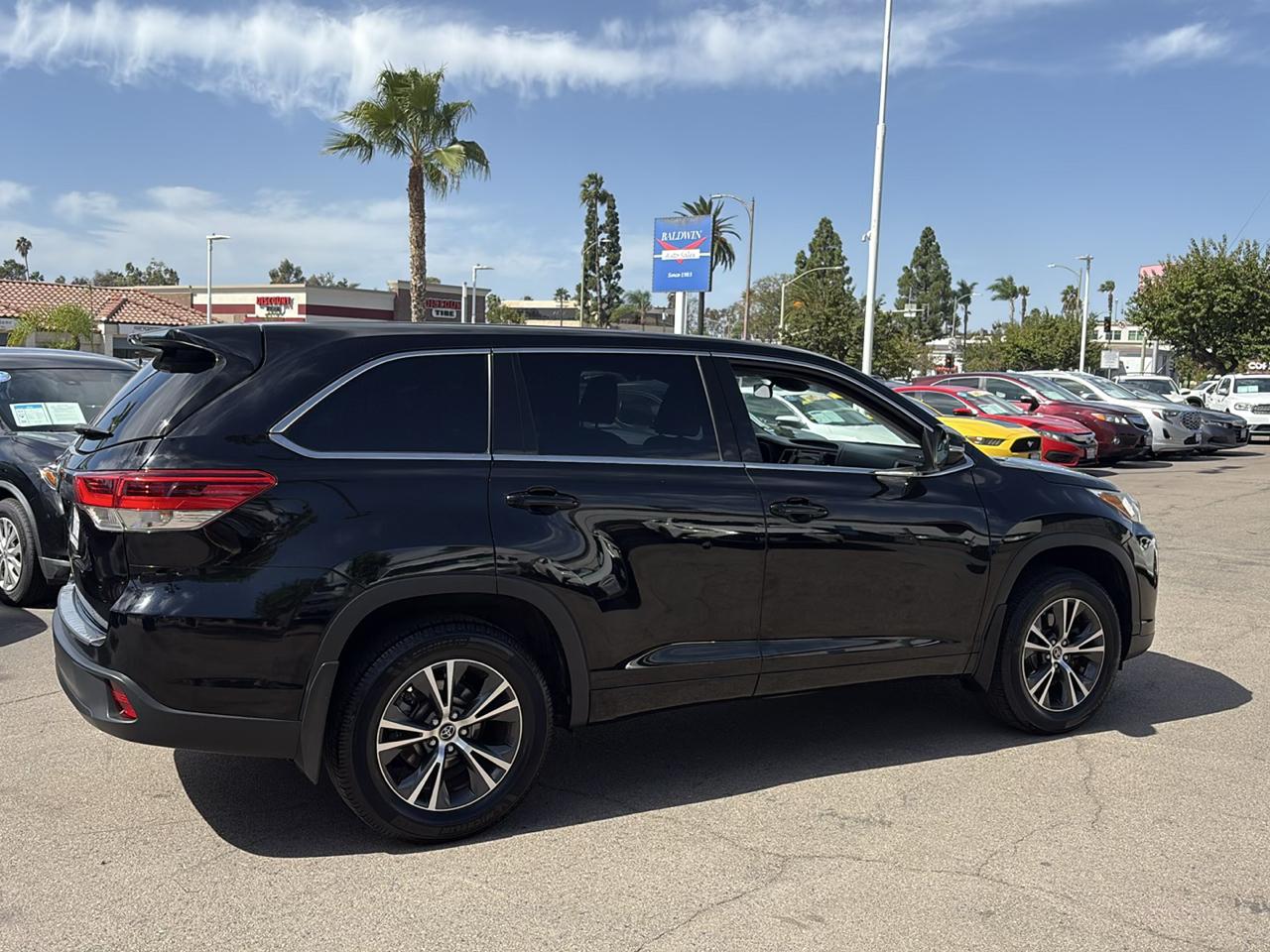 Toyota Highlander LE V6 FWD (Natl) 2017