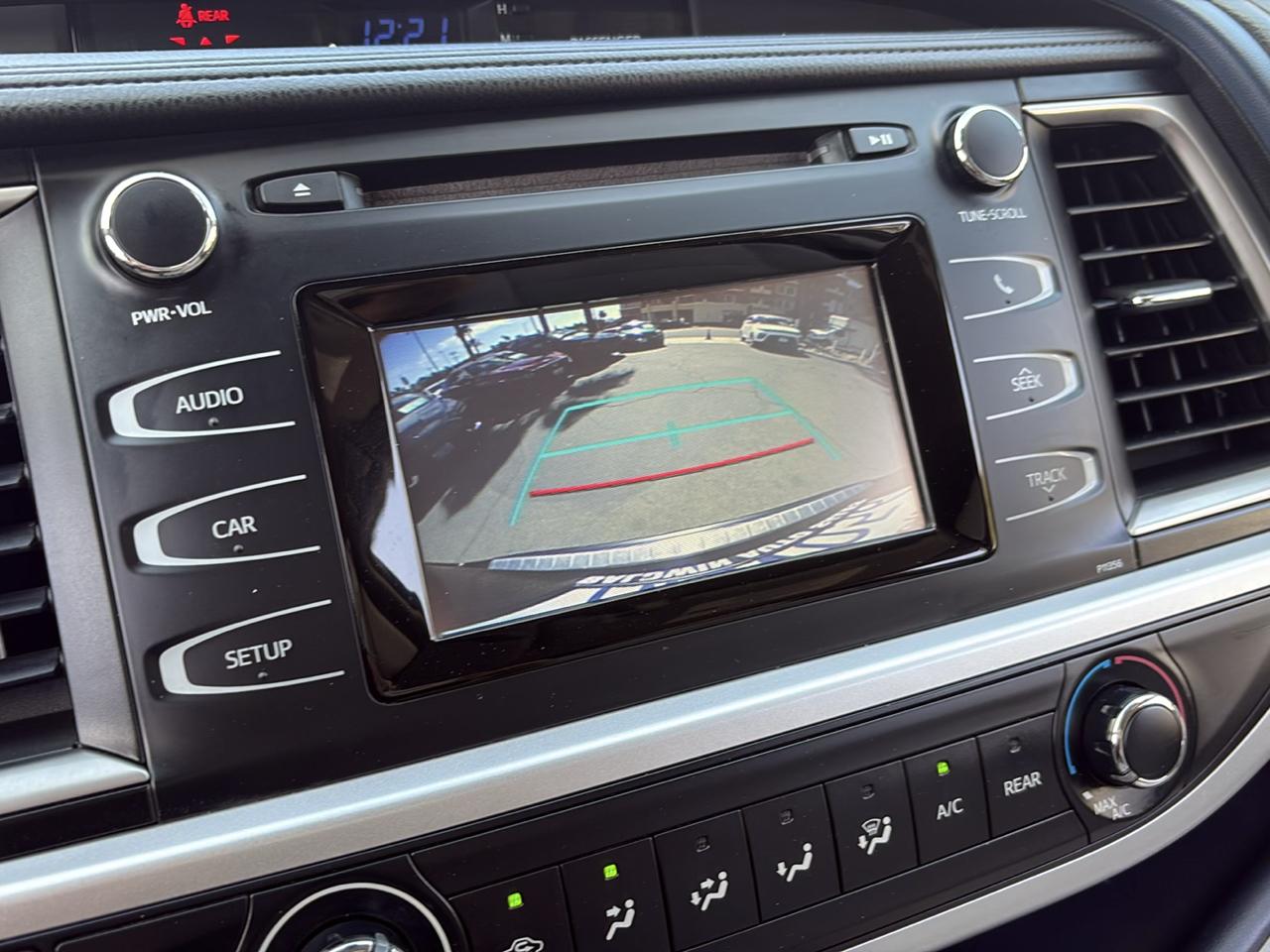 Toyota Highlander LE V6 FWD (Natl) 2017