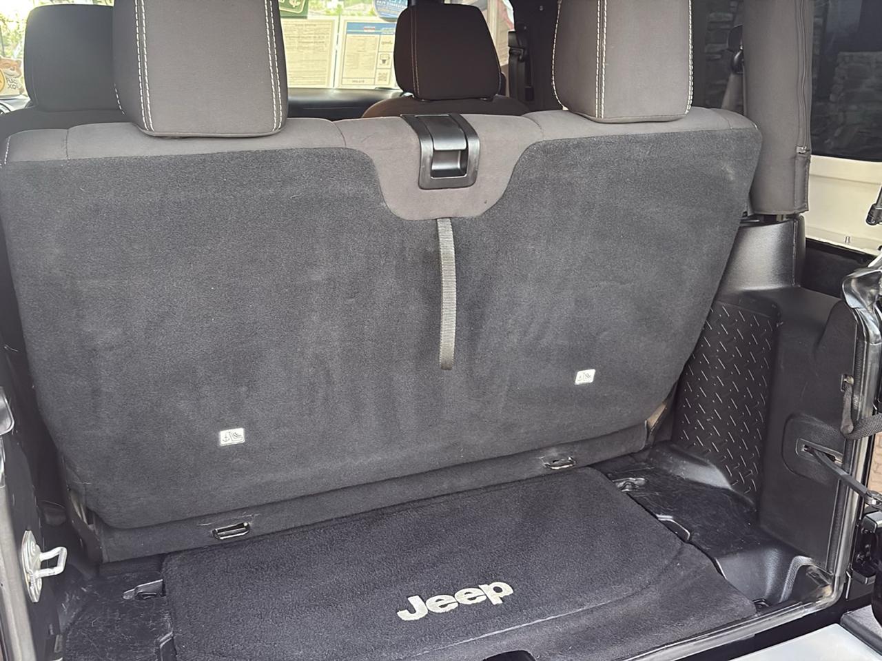 Jeep Wrangler 4WD 2dr Sahara 2015