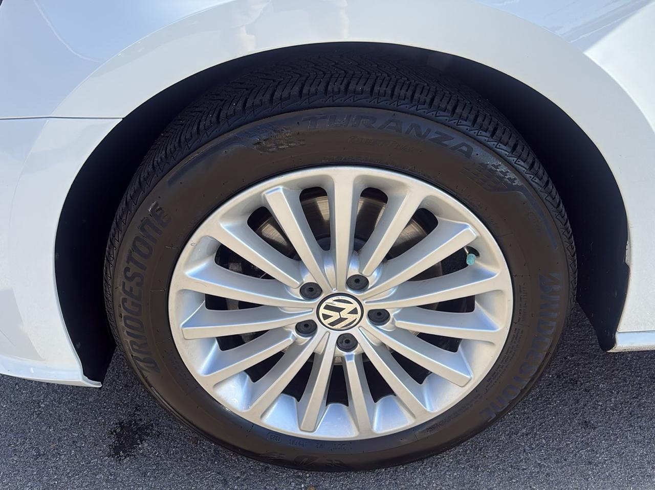 Volkswagen Passat 4dr Sdn 1.8T Auto SE PZEV 2016