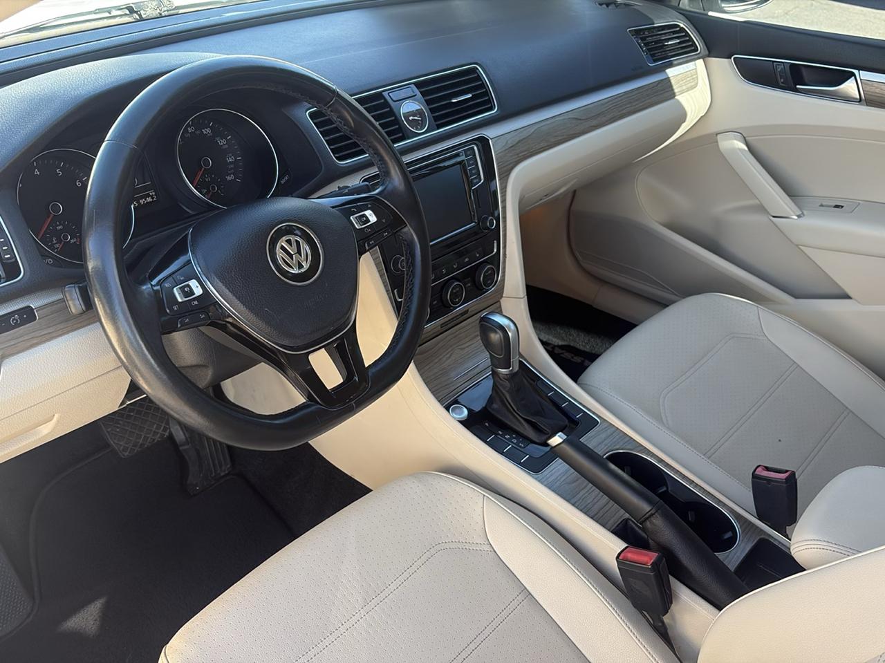 Volkswagen Passat 4dr Sdn 1.8T Auto SE PZEV 2016