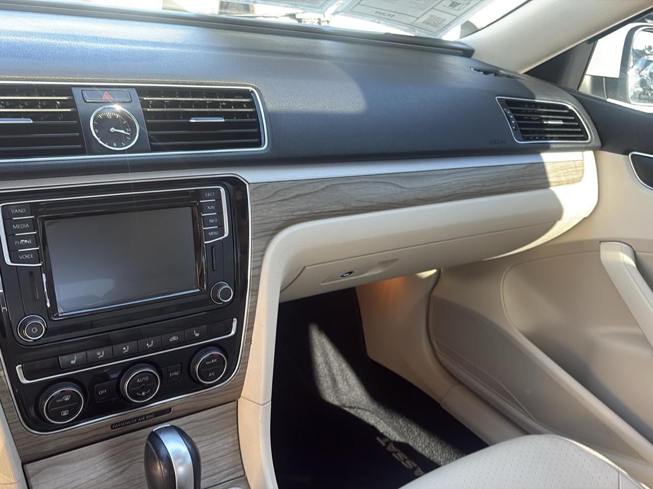 Volkswagen Passat 4dr Sdn 1.8T Auto SE PZEV 2016