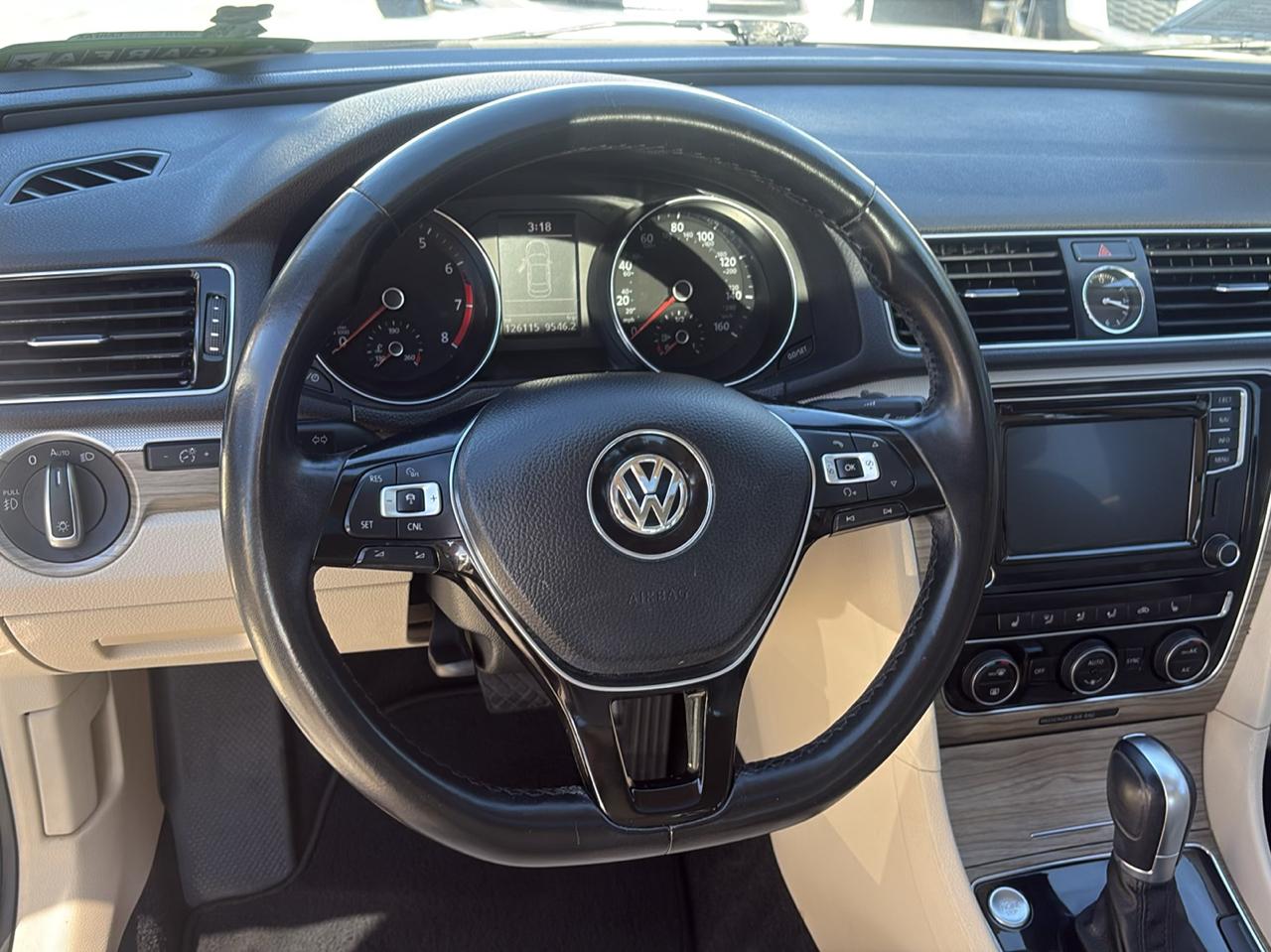 Volkswagen Passat 4dr Sdn 1.8T Auto SE PZEV 2016